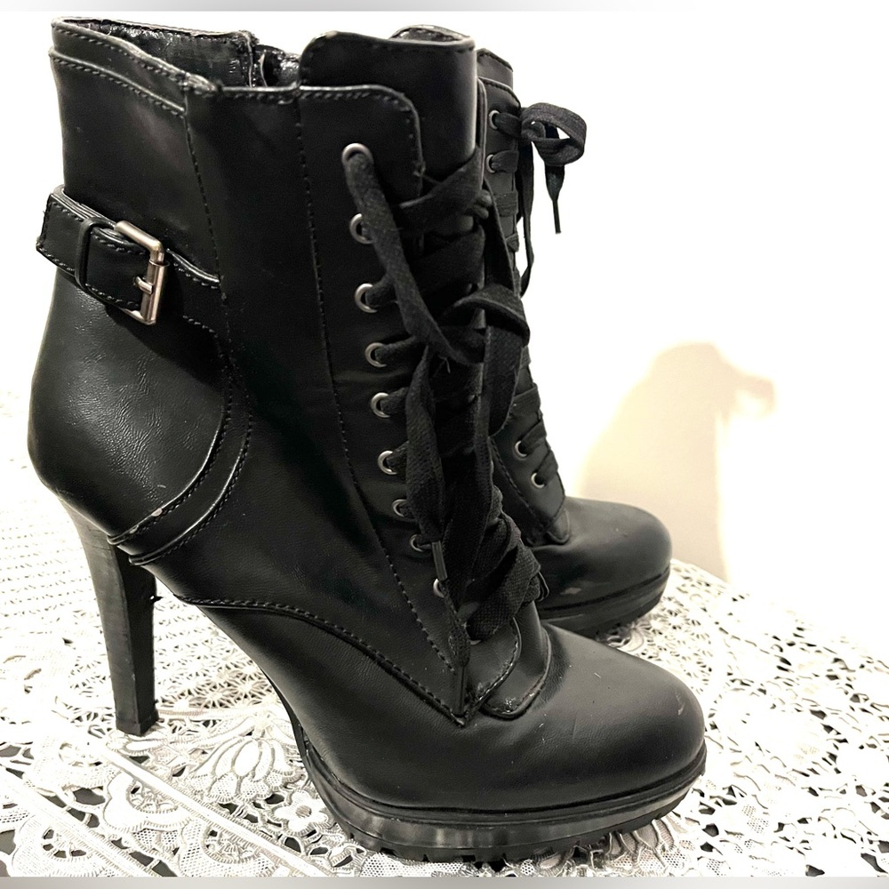 Nine West Black High Heels Women Booties Size 9.5 Has Some Scratches See Picture